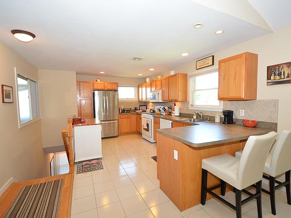 3rd image of 605 Willow Pond Dr Unit 605