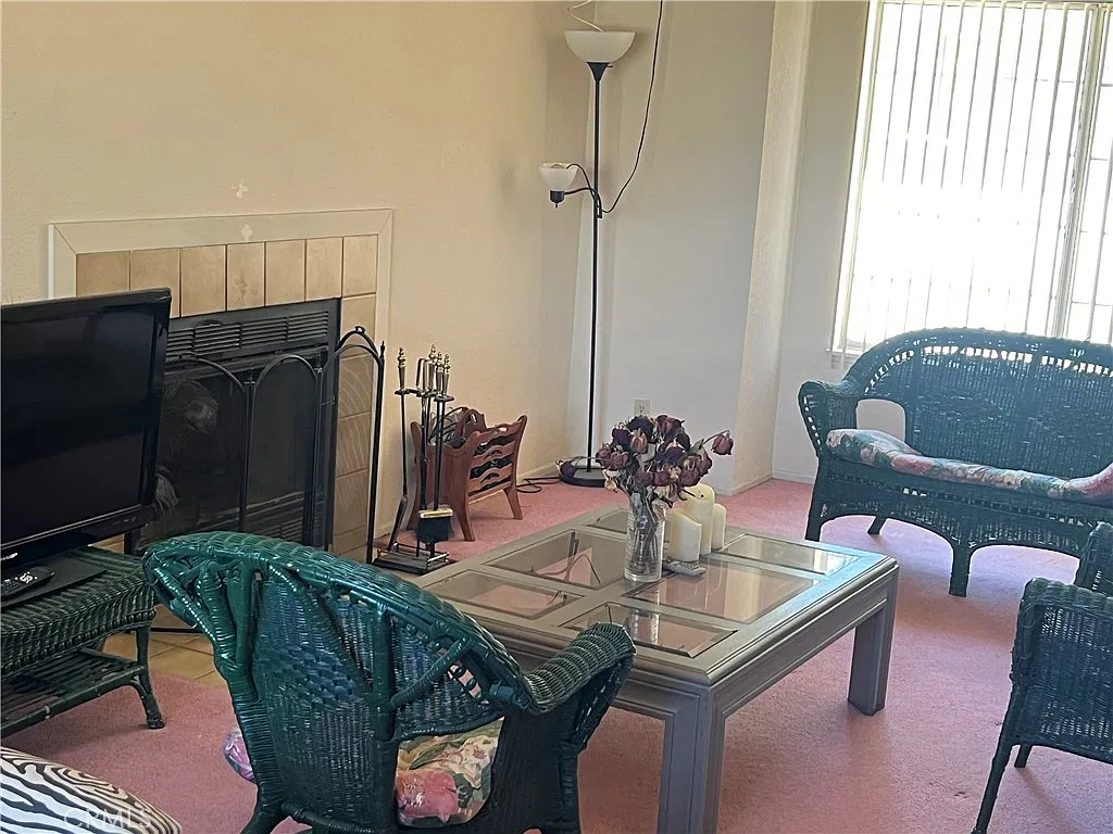 3 bed, 2.5 bath, 1581 sqft, $2,800 — Photo 3