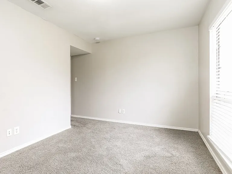490 Rainier St — Photo 12