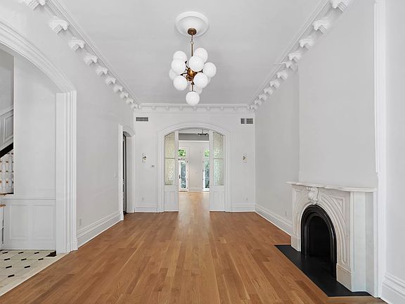 4th image of 105 Cambridge Pl