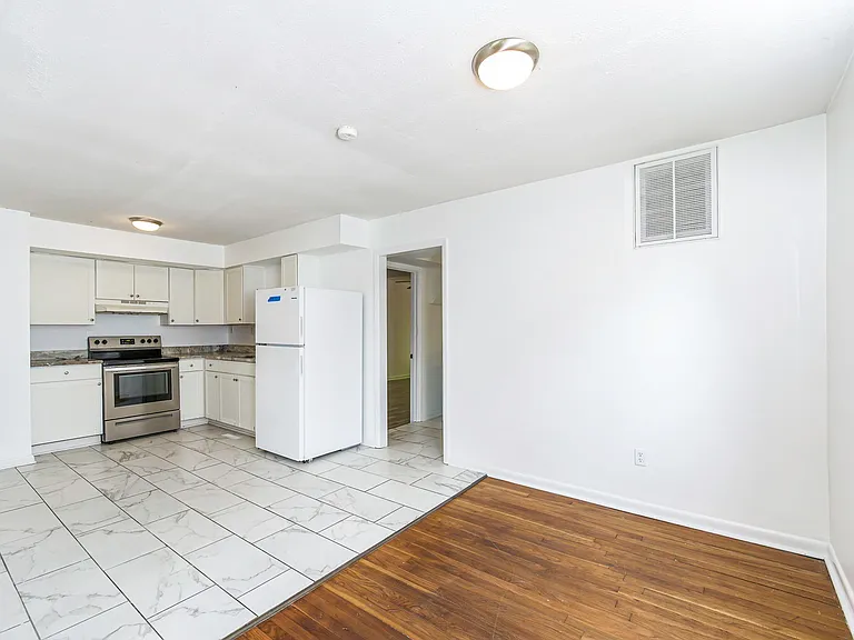 1208 Louis Ln — Photo 1