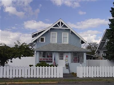 1st image of 401 1st St NE