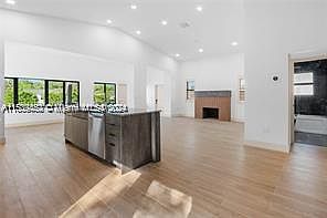 2nd image of 4605 N Miami Ave