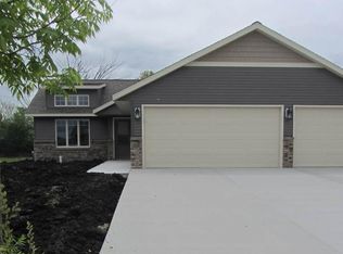 329 Torrey Pines Dr, Mankato, MN 56001