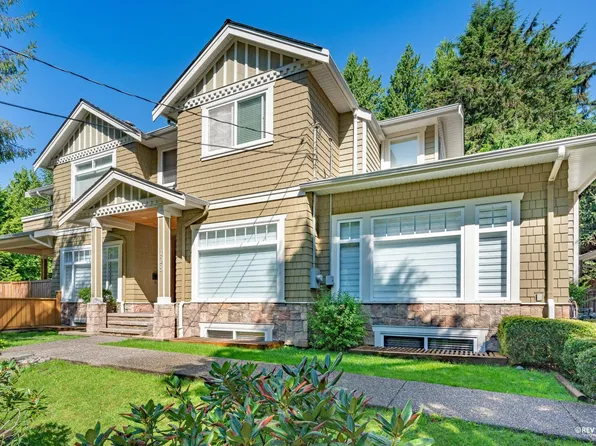 108 Carisbrooke Rd E #L2, North Vancouver, BC V7N 1M9