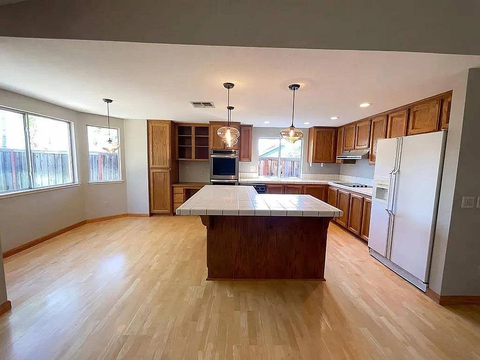 1st image of 105 Bittercreek Dr