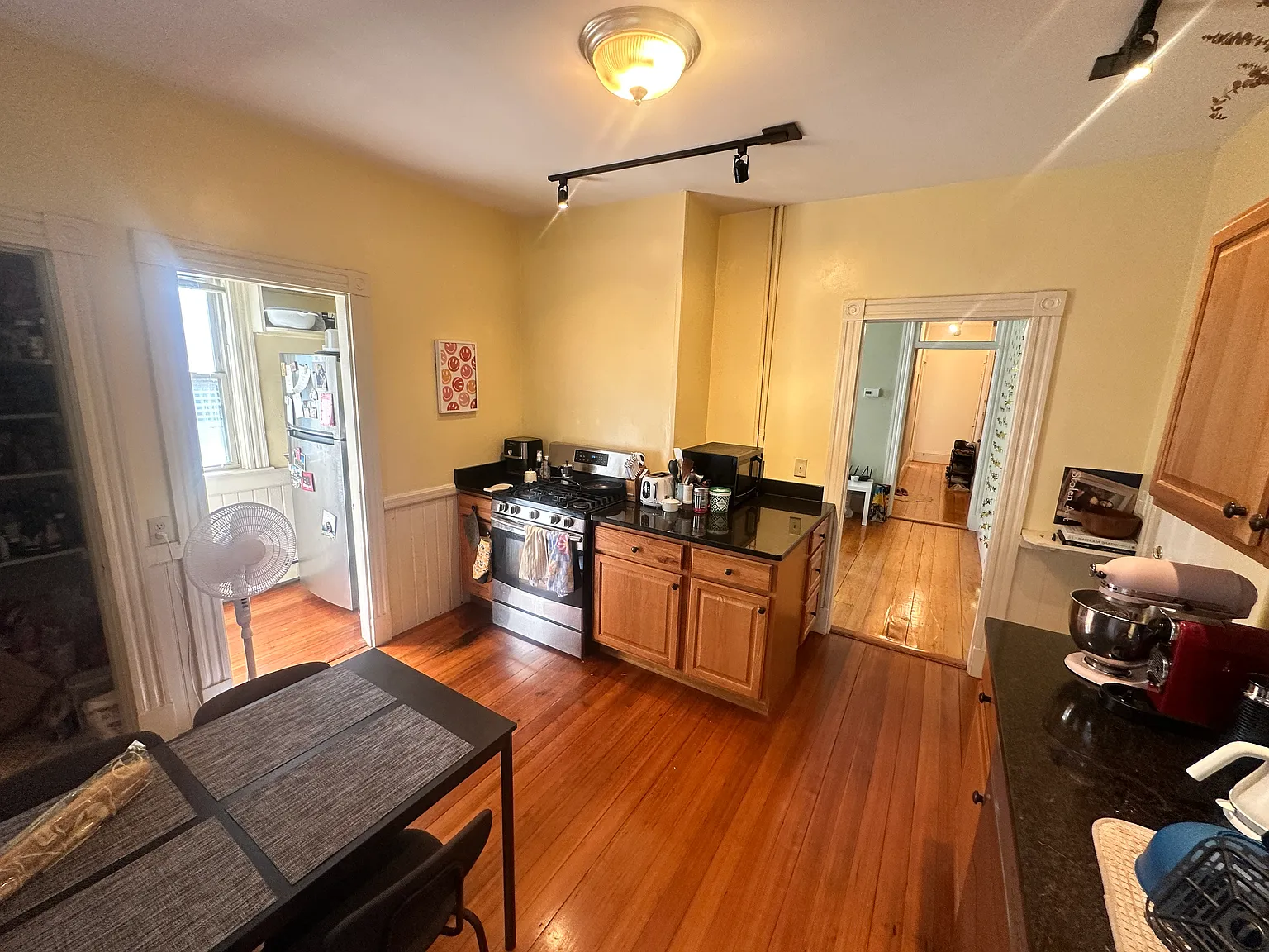 2 bed, 1.0 bath, 1200 sqft, $3,700 — Photo 2