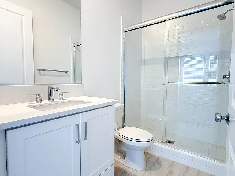 Downstairs Suite Bathroom