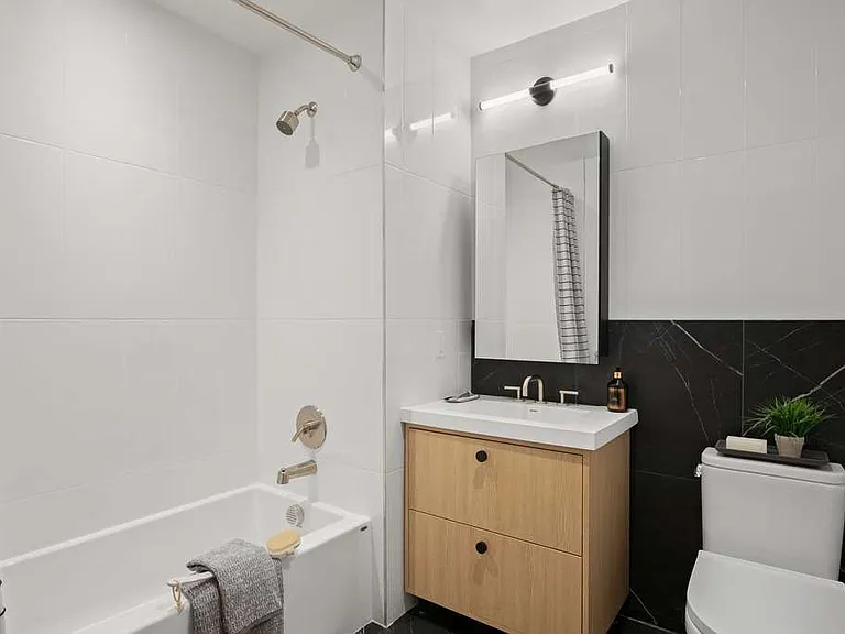 425 Summit Ave — Photo 57