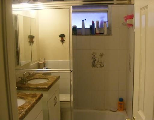 4th image of 419 Maddock St