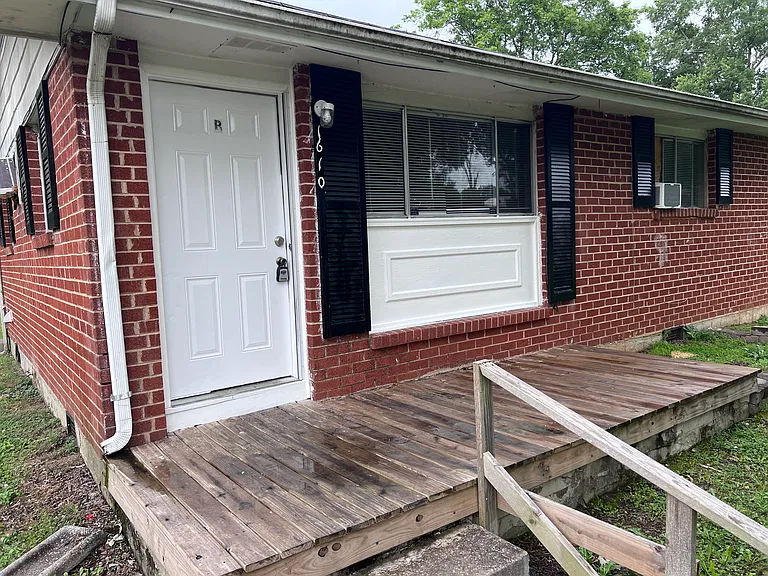 1610B Glowmont Dr #B — Photo 3
