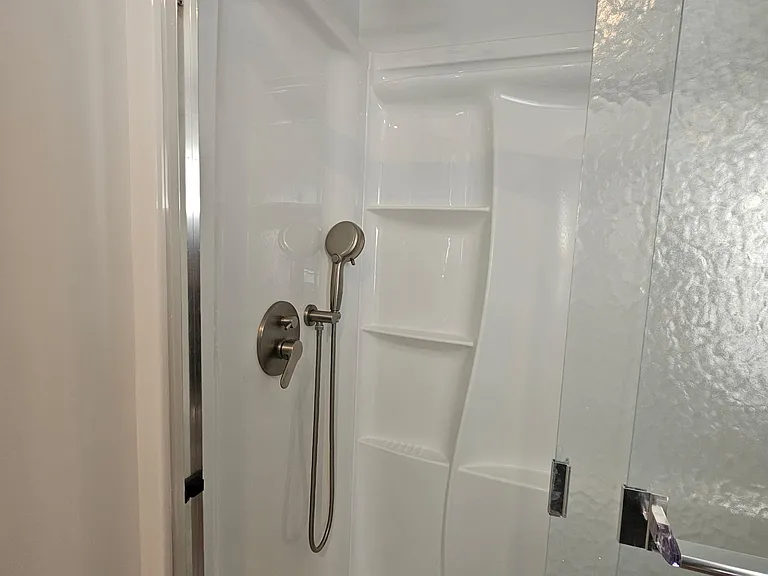 4328 Lakeview Dr N — Photo 3