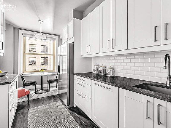 3rd image of 390 Riverside Dr APT 6D