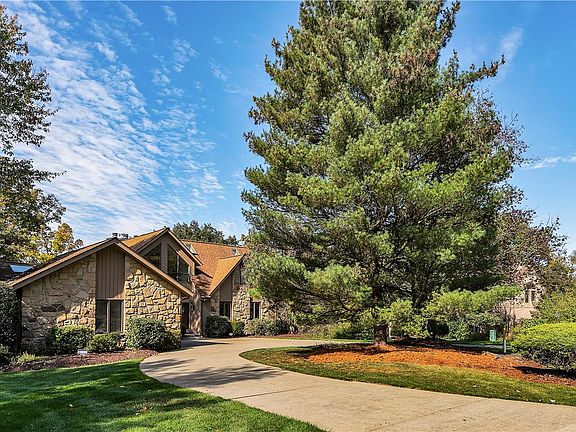 2nd image of 216 La Grande Dr
