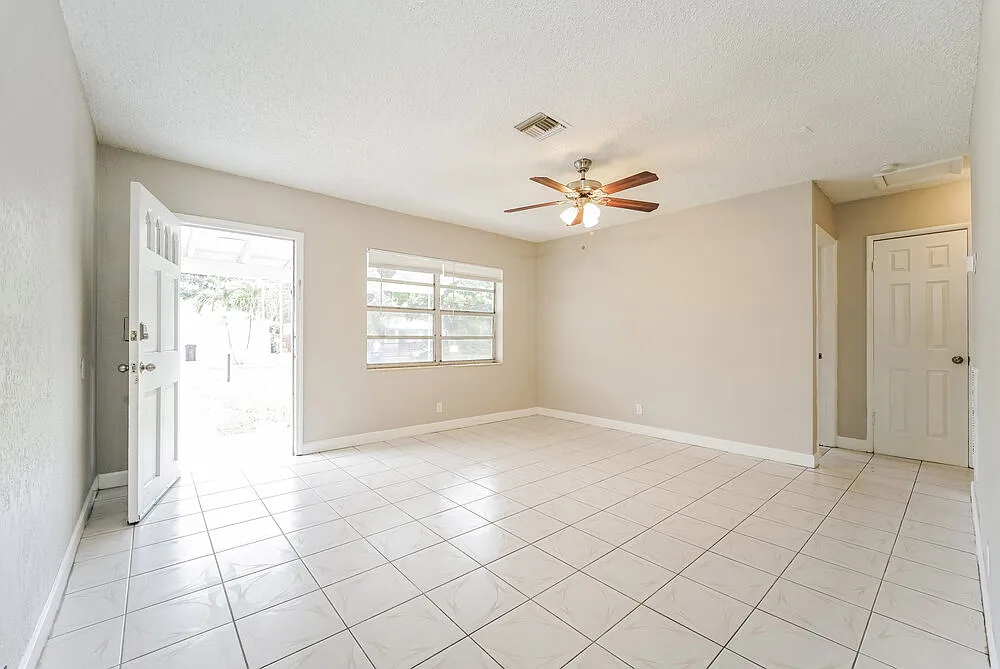 3 bed, 1.0 bath, 1500 sqft, $3,095 — Photo 4