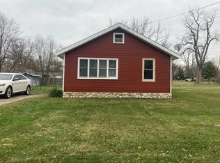 9 Buckeye St, Three Oaks, MI 49128