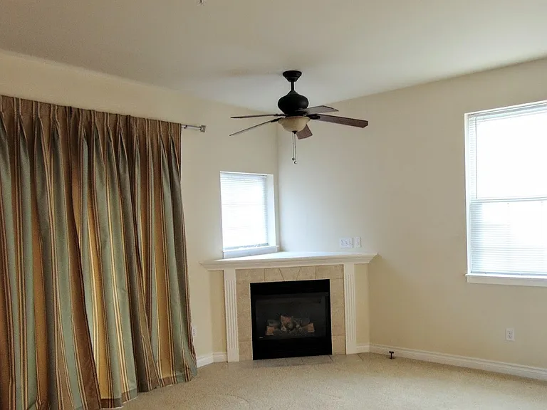 1800 NE 40th St #F6 — Photo 3
