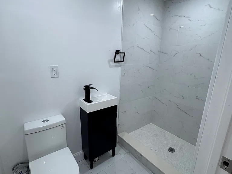 647 N 16th St #1B — Photo 5