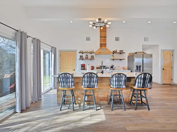 220 Burton Hill Dr, Weatherford, TX 76087