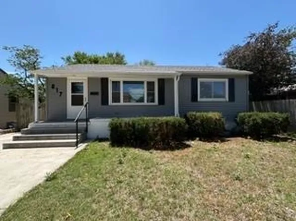817 W 9th St, Larned, KS 67550