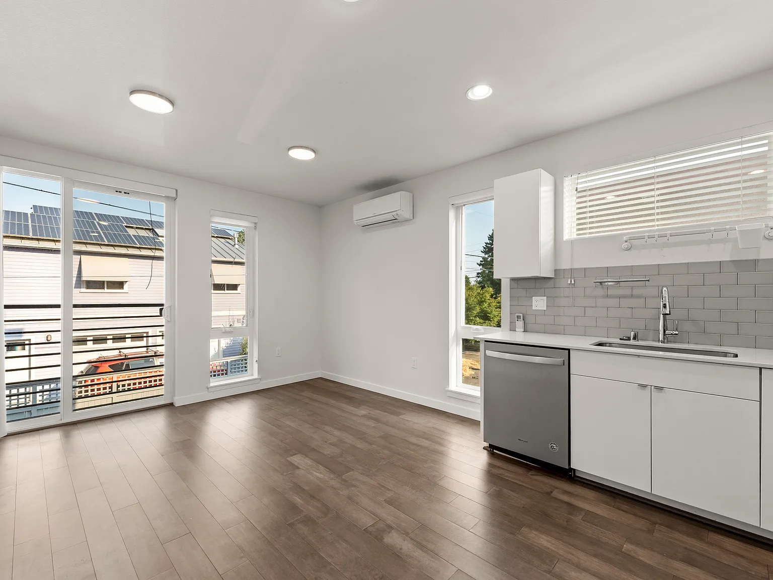 2 bed, 1018 sqft, $3,000 — Photo 2