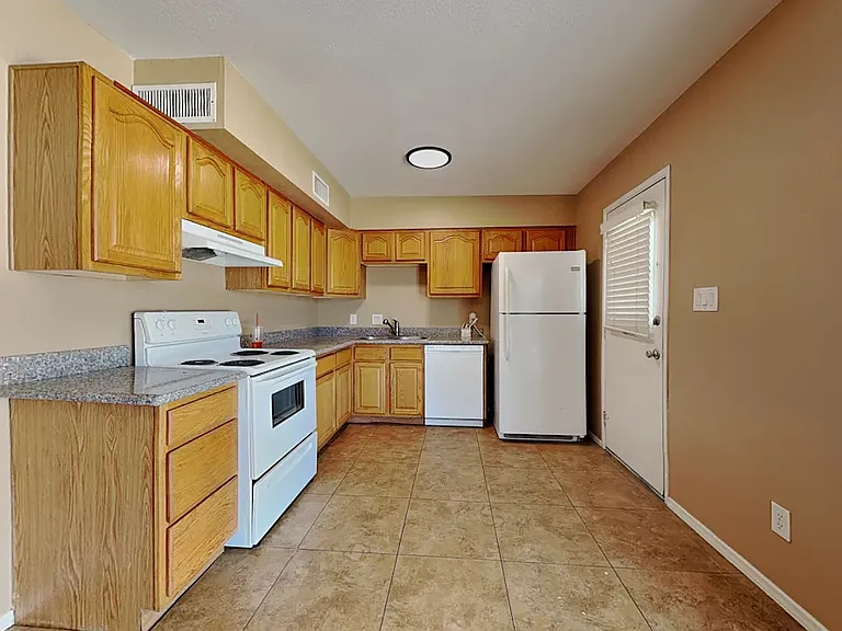 5209 W Sandra Ter — Photo 4