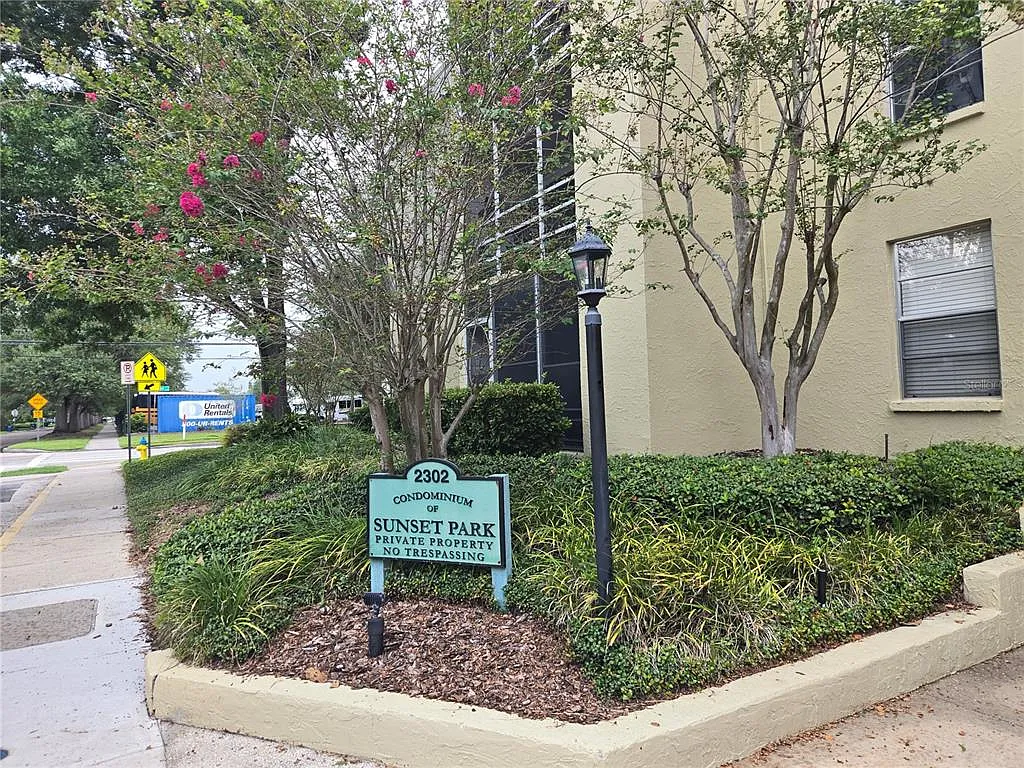 2 bed, 2.0 bath, 875 sqft, $2,200 — Photo 3