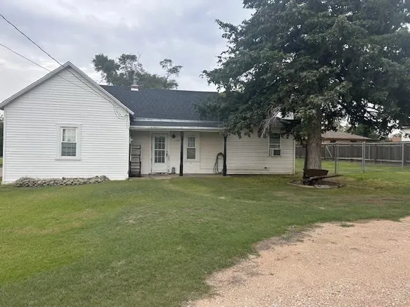 1104 Birch St, Victoria, KS 67671