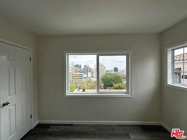 6326 W Franklin — Photo 9