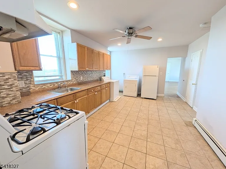 239 Union Blvd — Photo 6