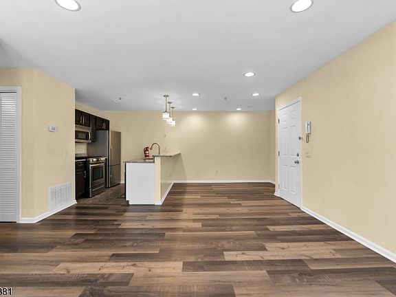 3rd image of 69 Genoble Rd