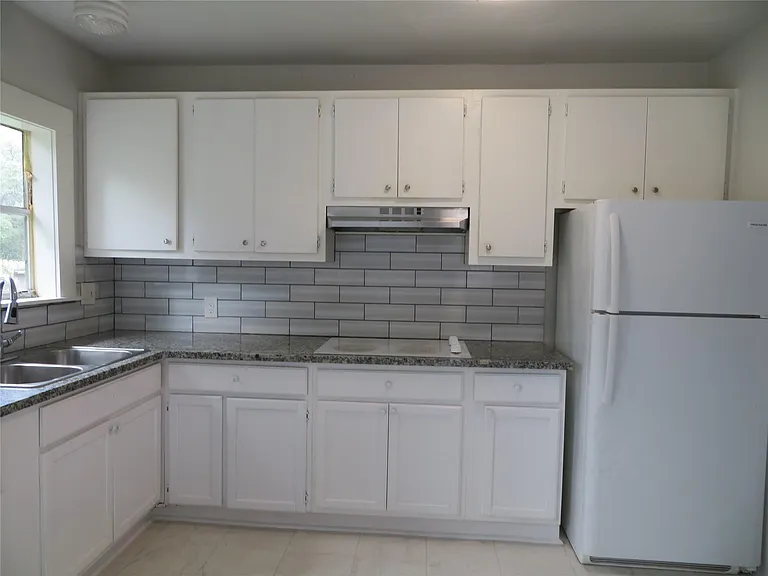 1111 N Thompson St — Photo 13