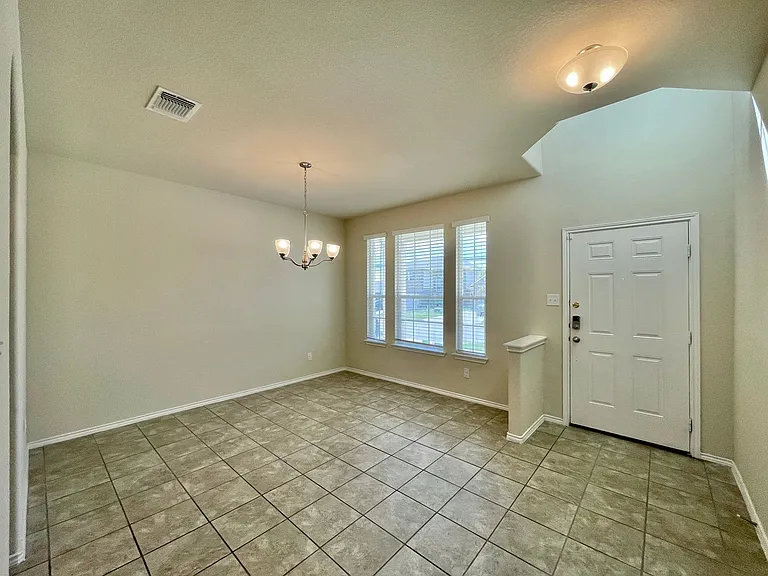 3311 Lorne Dr — Photo 4