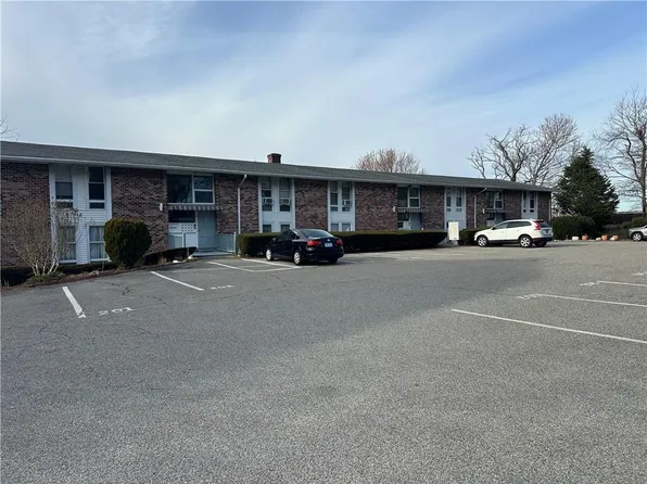 349 Main Rd APT 202, Tiverton, RI 02878