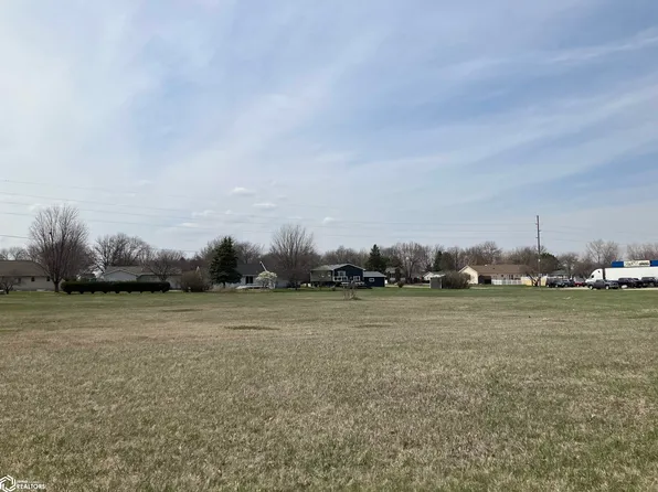 2405 15th Ave N, Clear Lake, IA 50428