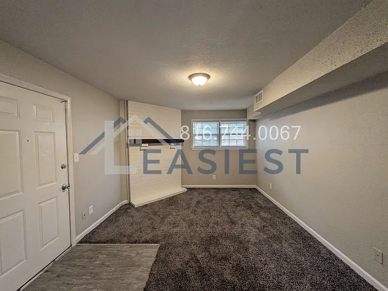 719 NE Barnes Dr #D — Photo 4