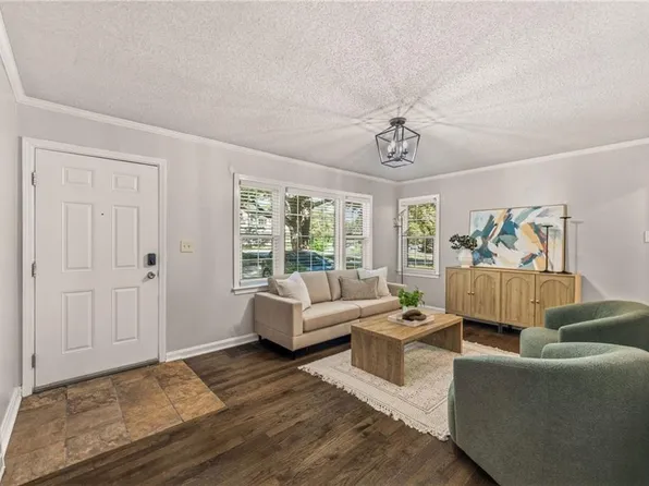 6739 Roe Ave, Prairie Village, KS 66208