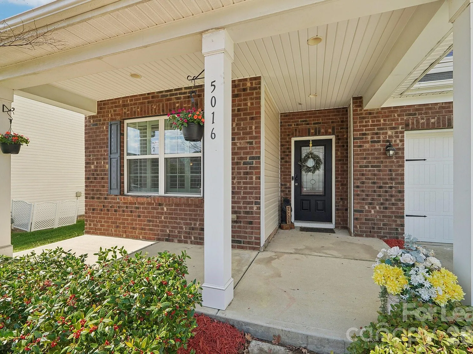 5 bed, 3.5 bath, 3048 sqft, $2,800 — Photo 2