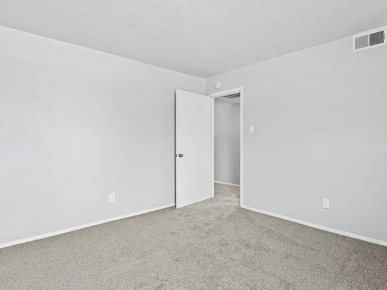 The Summit Apartments — Photo 34