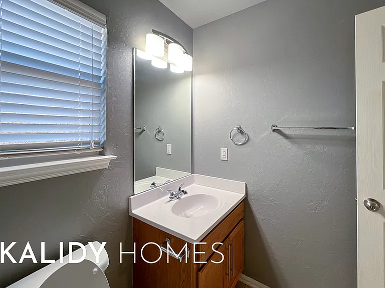 7802 Bennie Ter — Photo 12
