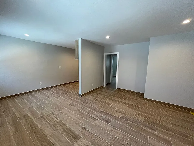 20301 Cohasset St — Photo 24