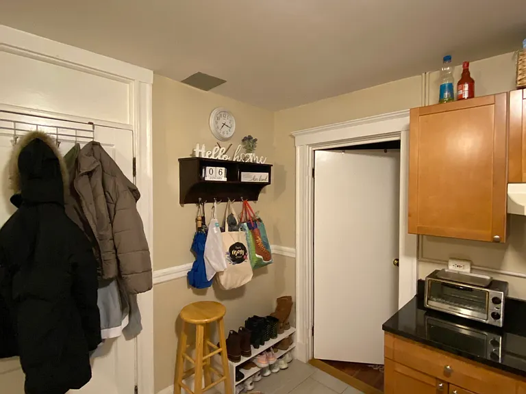 220 Hanover St #3 — Photo 39