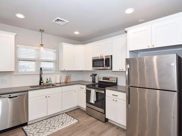 1401 Market St #2L — Photo 3