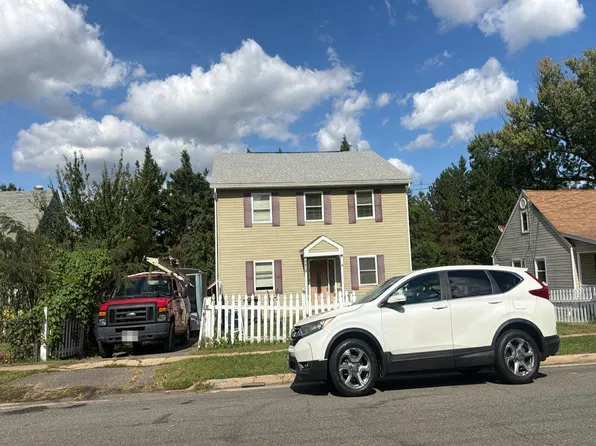 3424 Elmwood Dr, Alexandria, VA 22303