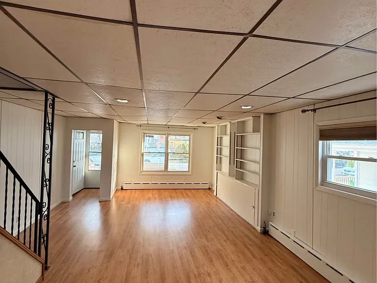 1124 W Elm St — Photo 17