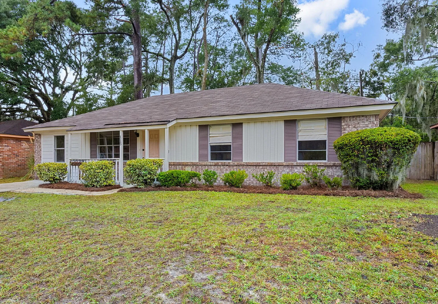 4 bed, 1.5 bath, 1222 sqft, $2,200 — Photo 2