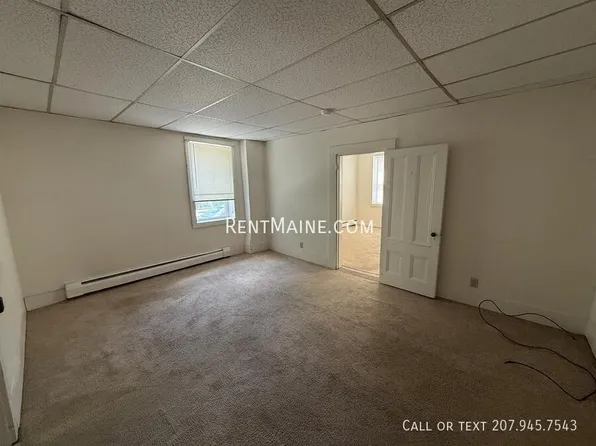 8 Commercial St APT 1, Winterport, ME 04496