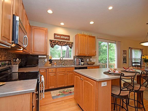 3rd image of 5875 Squires Gate Dr