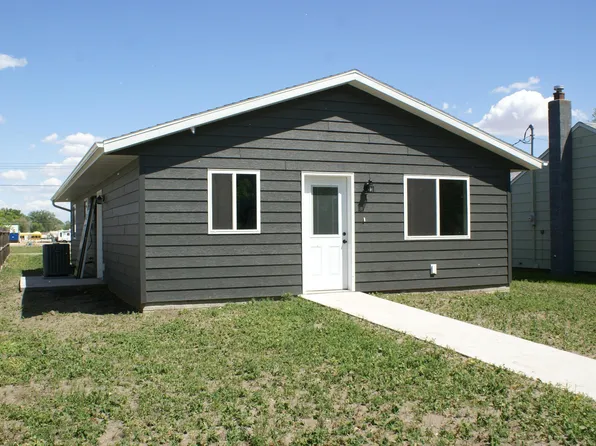 915 S 9th St, Aberdeen City, SD 57401