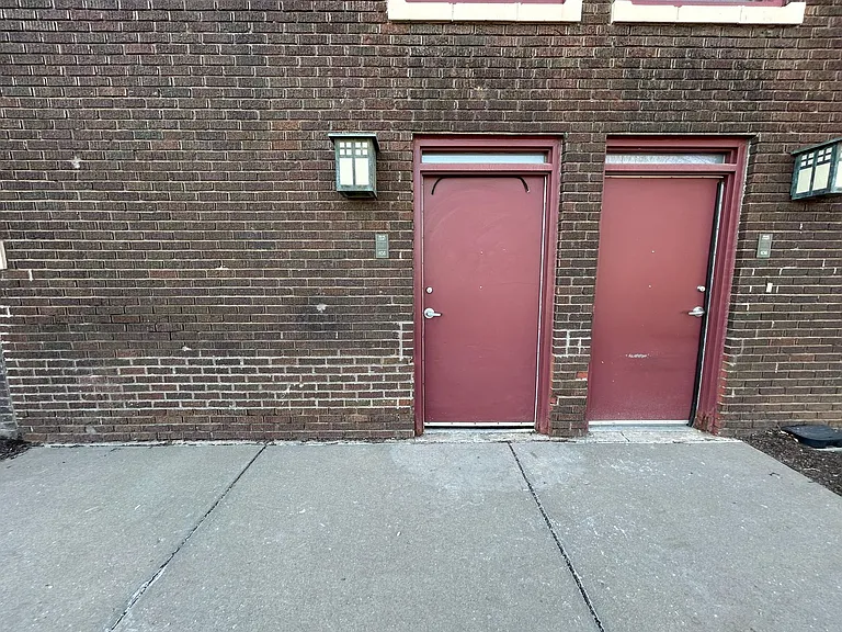 Drake Court — Photo 58